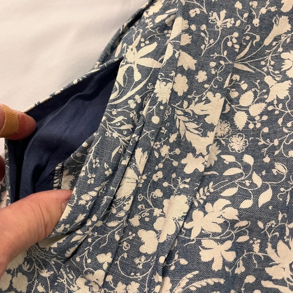 Charming Summer Dress! GAP (EUC, Sz 4) Blue & White, Pleated, Sleeveless Cotton - Picture 7 of 9